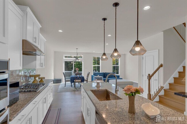 Building Photo - 29 Beachwood Dr