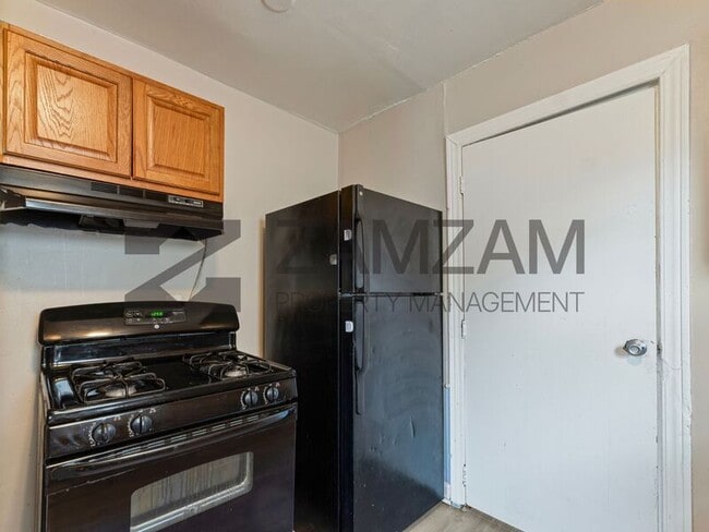 Building Photo - 7583 Hudson Ave