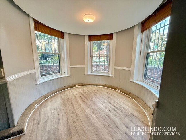 Building Photo - 1000 N St NW