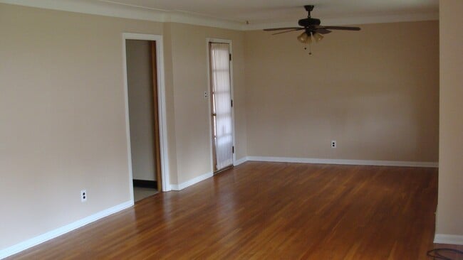 Building Photo - 2371 Warrensville Center Rd