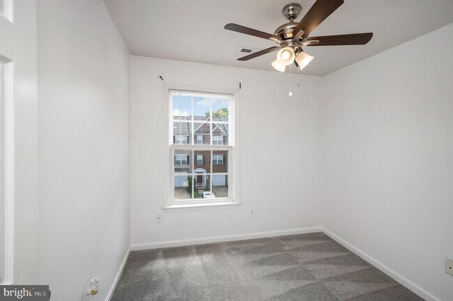 Building Photo - 104 Stingray Ct