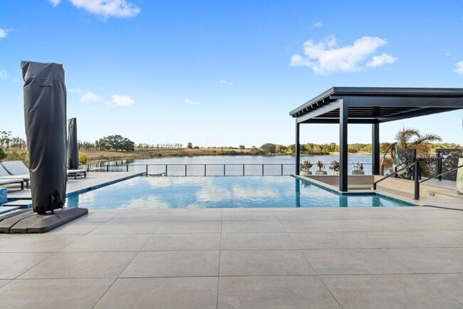 Building Photo - 15699 Panther Lake Dr