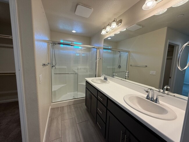 Building Photo - Two story home located in Sylvan School District!