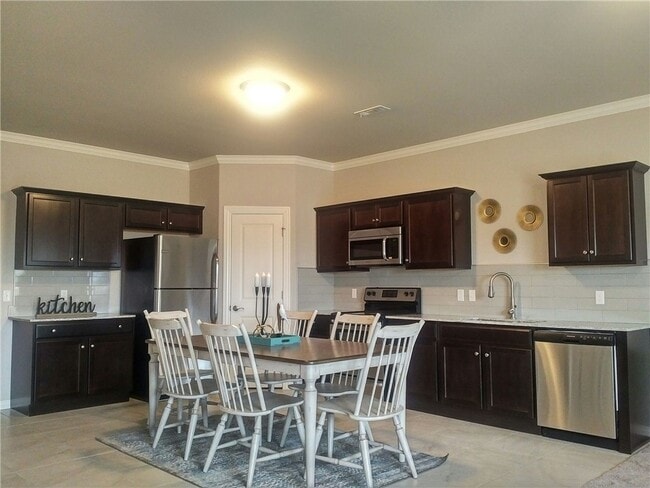 Building Photo - 2725 W Kilimanjaro Way