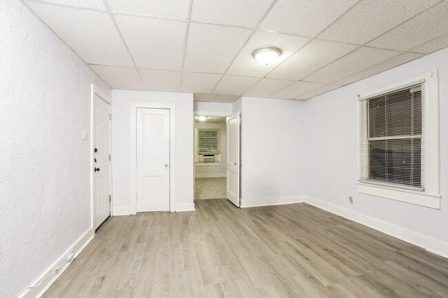 Building Photo - 117 6th Ave N