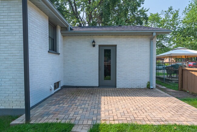 Building Photo - 4316 Mann St