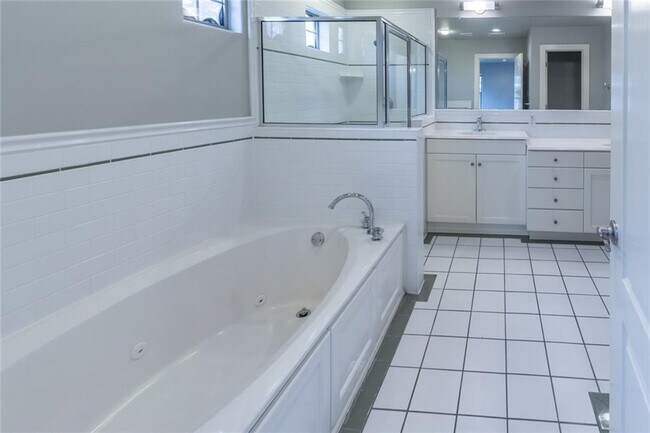 Building Photo - 306 E 34th St