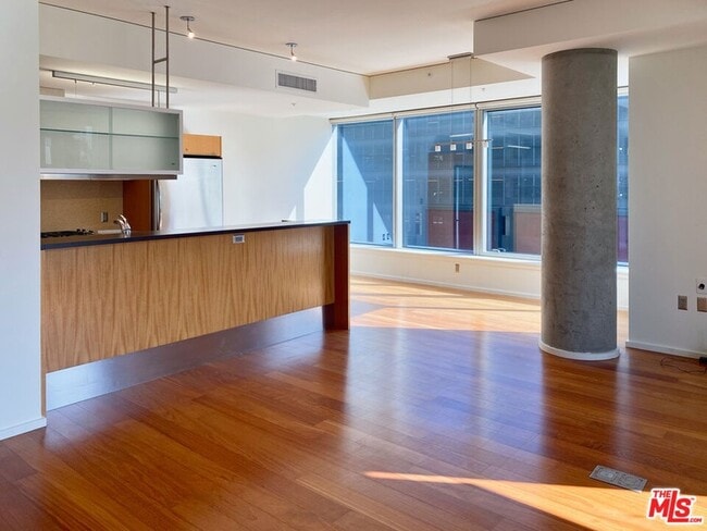 Building Photo - 1155 S Grand Ave