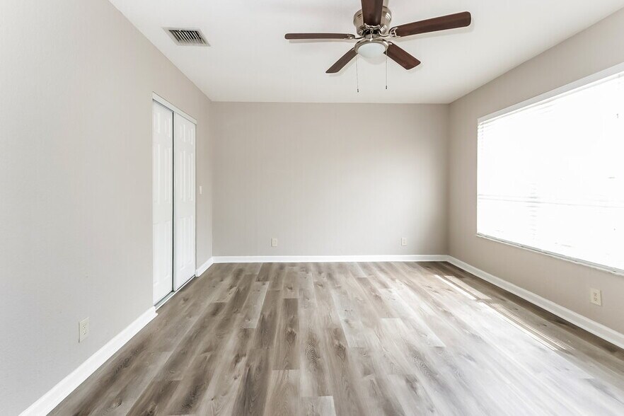 Building Photo - 4322 Lake Tahoe Cir