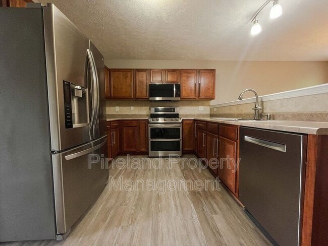 Building Photo - 395 Americana Dr