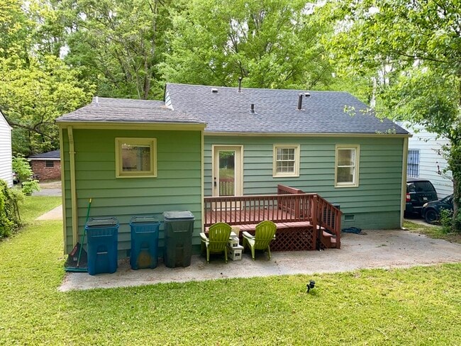 Building Photo - Bright and Modern 3 Beds 2.5 Baths Townhom...