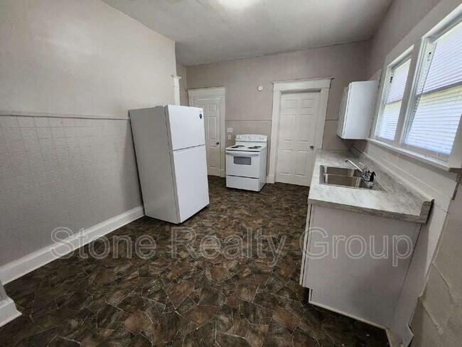 Building Photo - 2118 2nd Ave