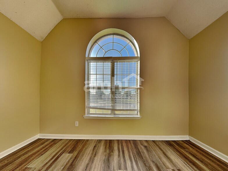 Building Photo - 4946 Rivercrest Ln