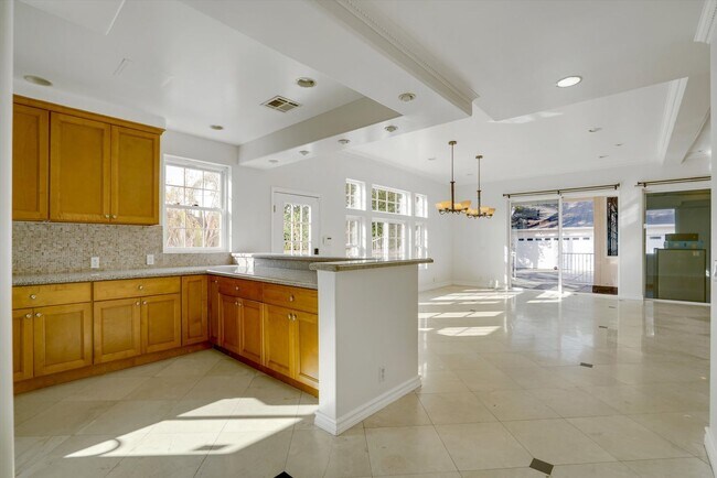 Building Photo - Get This House Now