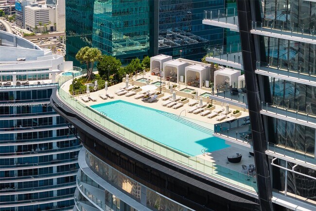 Building Photo - 300 Biscayne Blvd Way