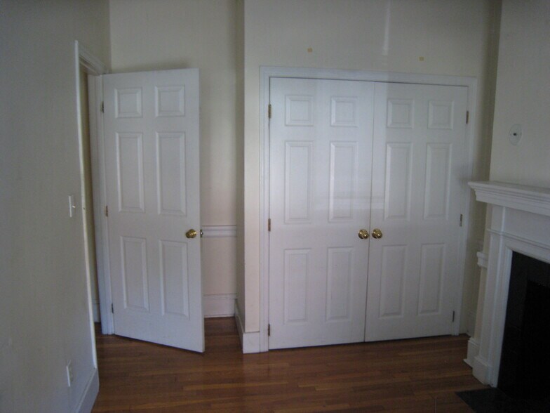 Building Photo - 54 Egmont St