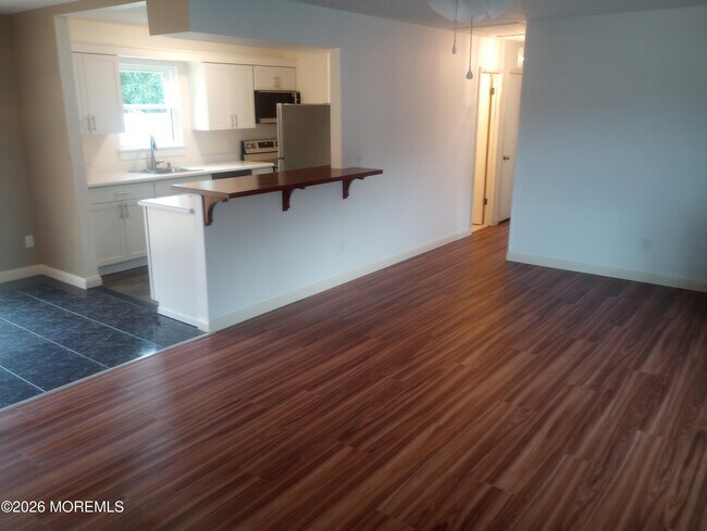 Building Photo - 3 Primrose Ln