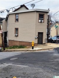 Building Photo - 836 Wyandotte St