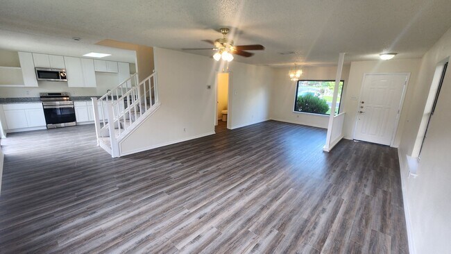 Building Photo - 3-bedroom 2.5 Bath Home in Converse