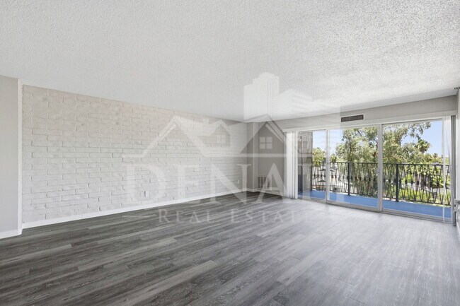 Building Photo - 425 W Paseo Redondo