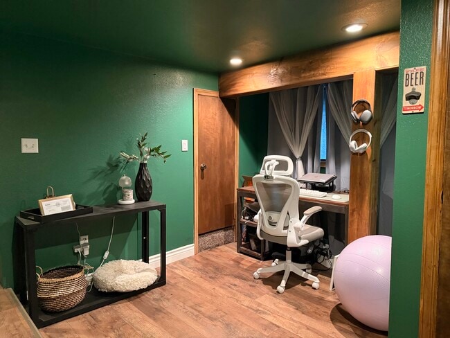 Building Photo - 27464 Meadow Dr