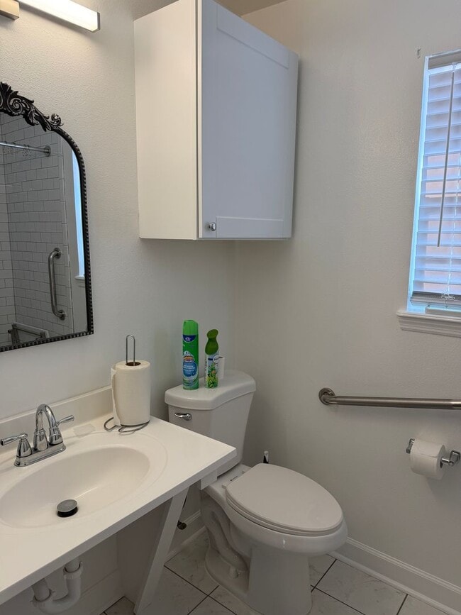 Building Photo - Beautiful Updated Ranch Style Home