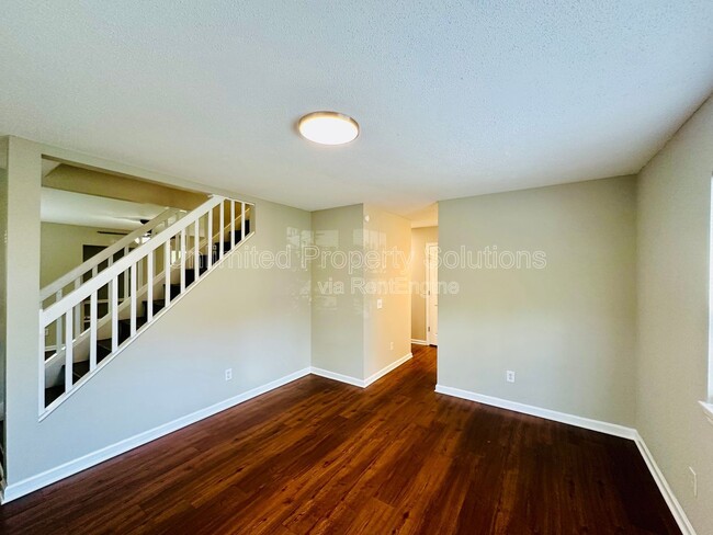 Building Photo - 811 Bonham Ave