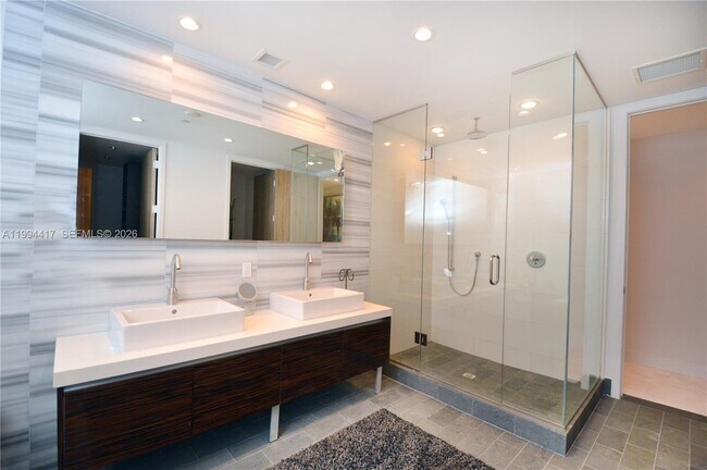 Building Photo - 1100 Biscayne Blvd