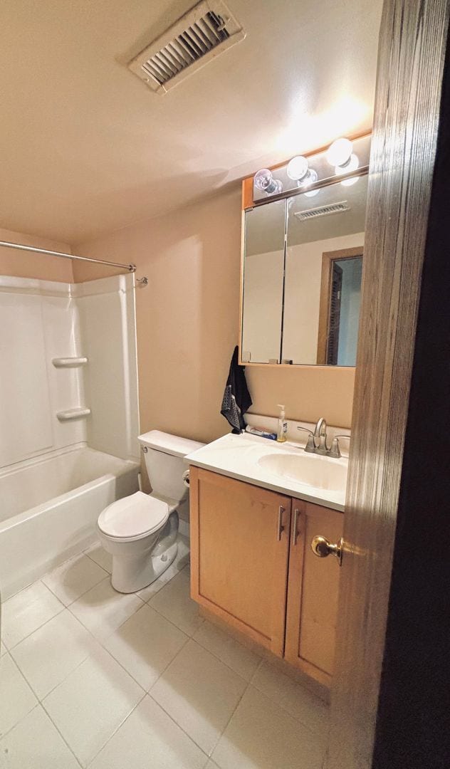 Building Photo - FURNISHED!! 2bed/1bath Condo Right Near Th...