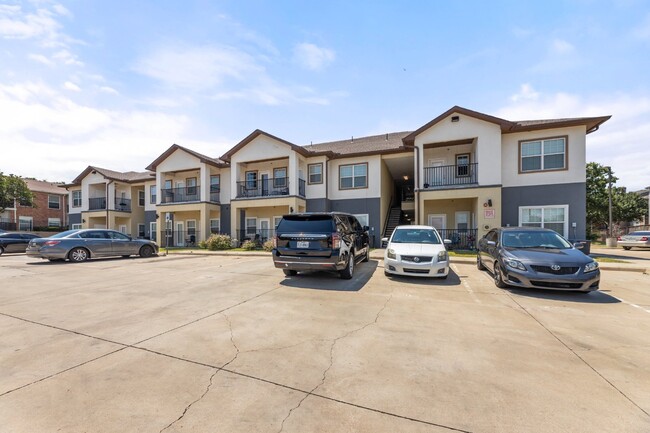 Building Photo - "Spacious 2-Bedroom Euless Retreat with Gr...