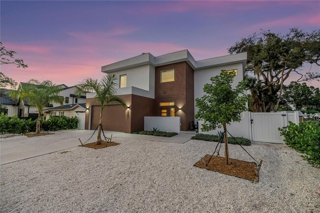 Building Photo - 2065 Goldenrod St