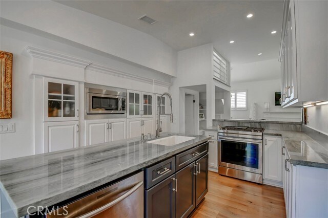 Building Photo - 521 Seaview St