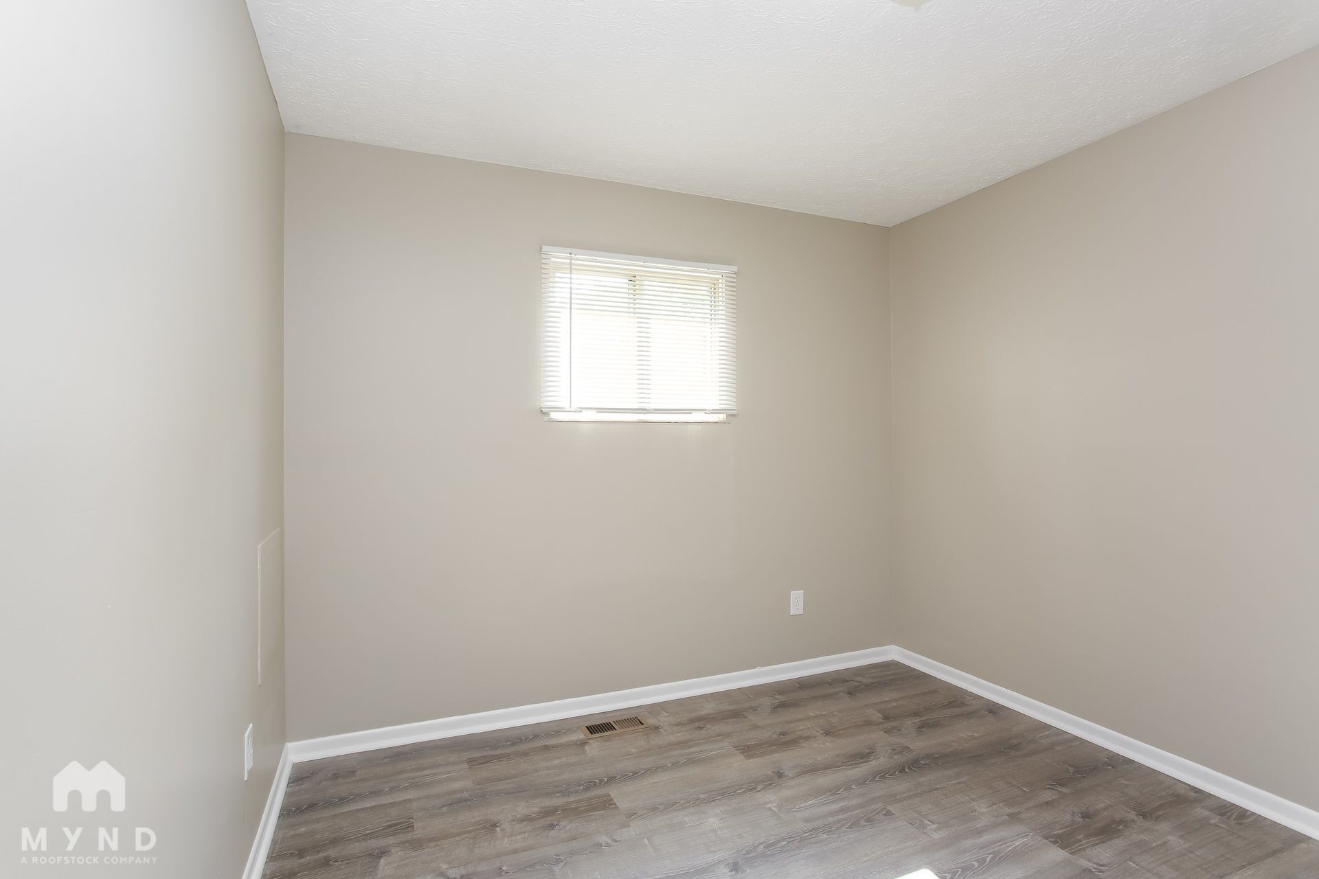 Building Photo - 1500 Manor Dr