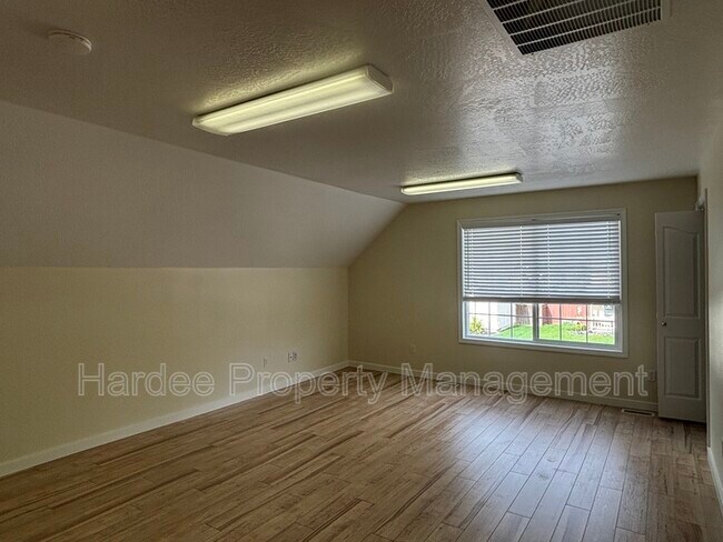 Building Photo - 3313 W Cherry Ln