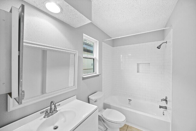 Building Photo - "Charming 3-Bedroom Haven on Gladewell Drive with Elegant Granite Touches!"