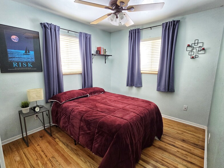 Upstairs Spare Bedroom 1 (bed not included) - 965 S Parfet Way