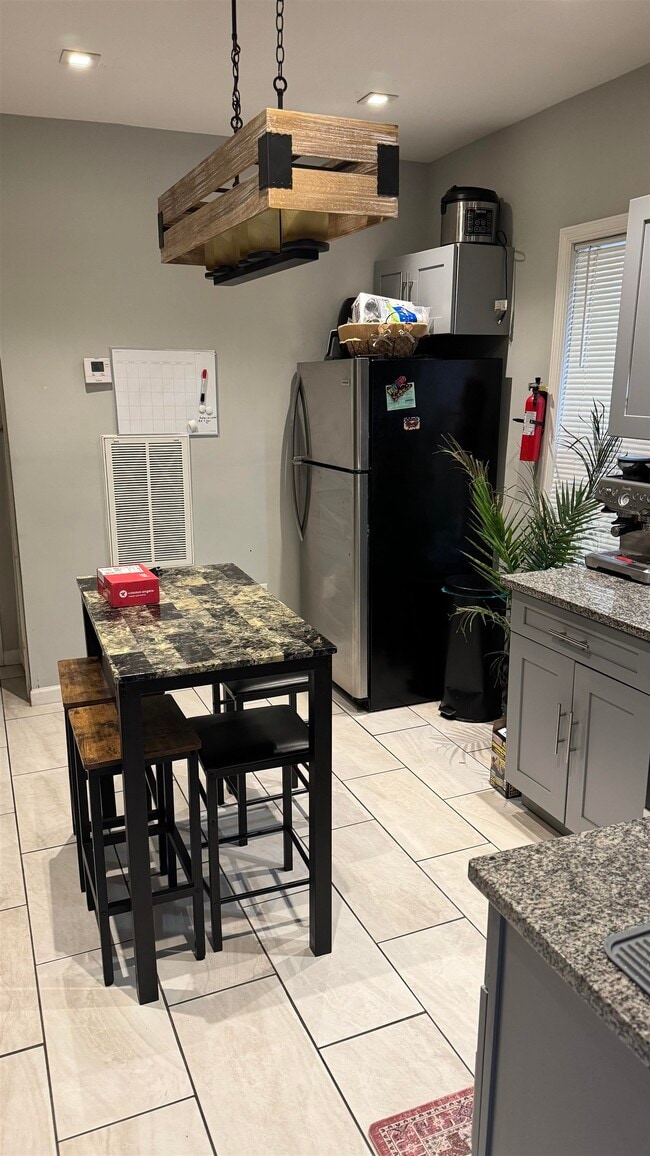 Building Photo - 40 Willow St