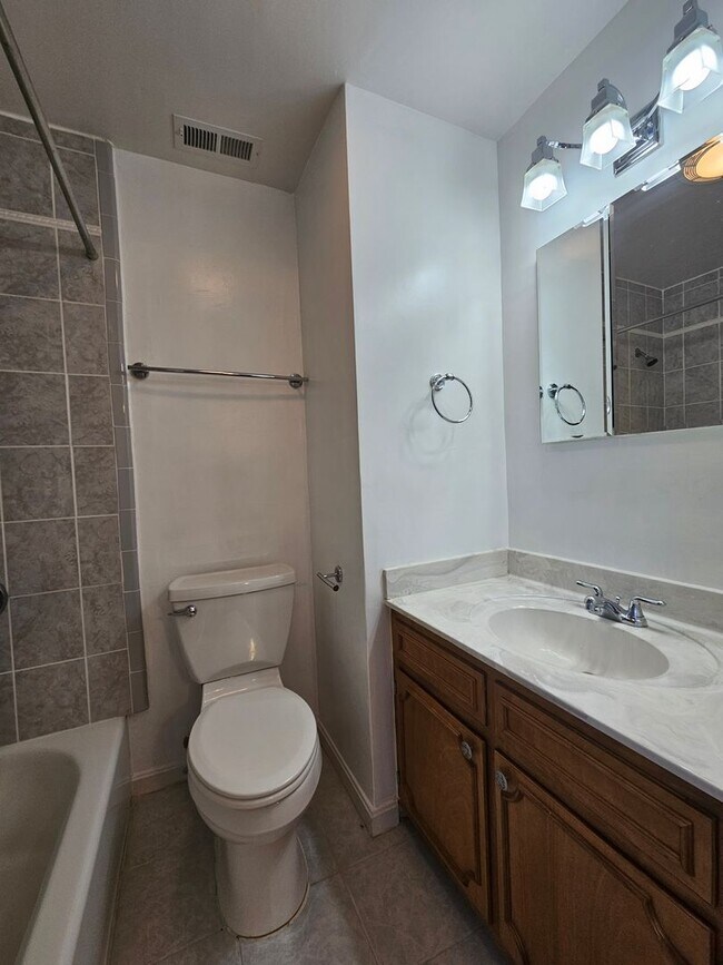 Building Photo - WITCH DUCK POINT