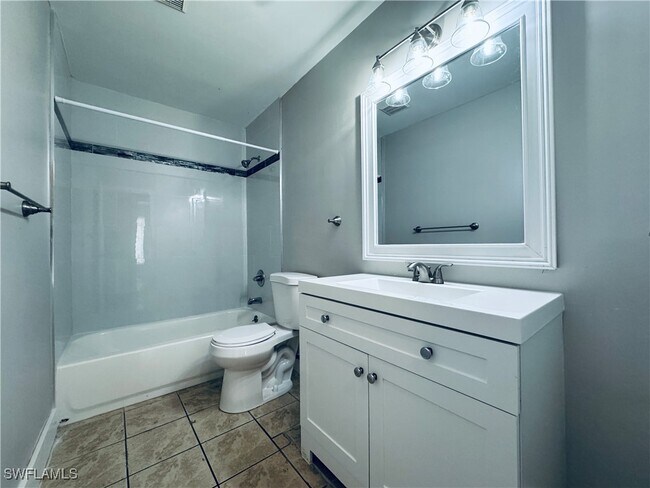 Building Photo - 4107 SE 18th Pl
