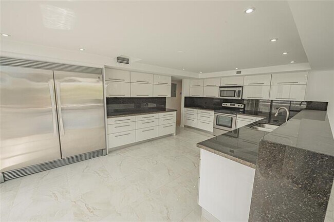 Building Photo - 468 Golden Isles Dr