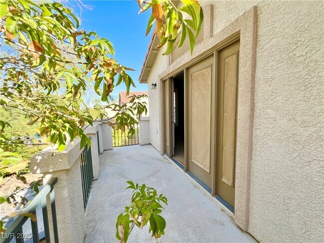 Building Photo - 1605 Ravanusa Dr