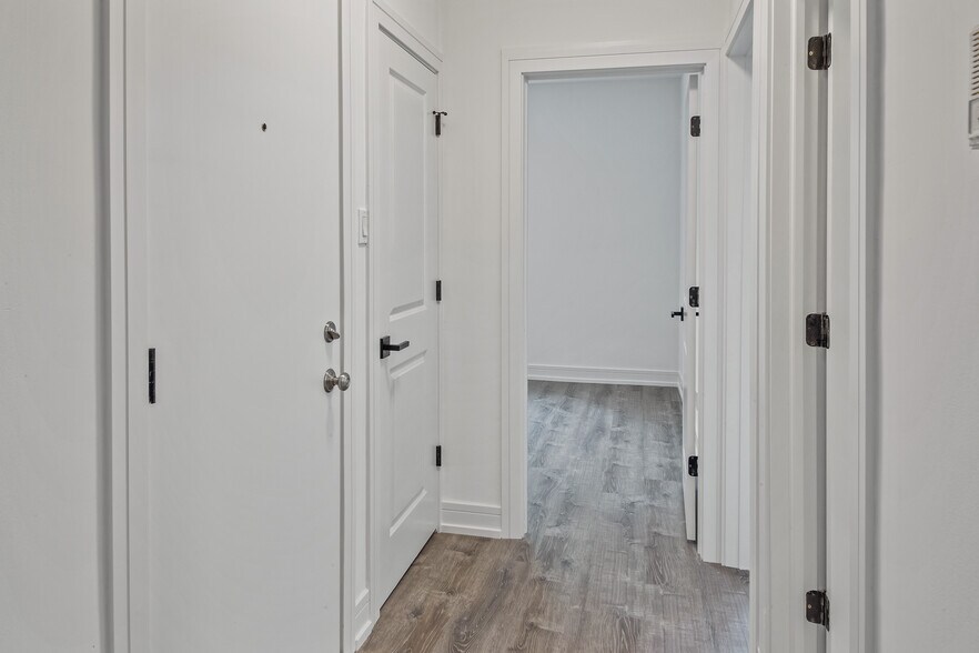 Building Photo - 1902 N Whipple St