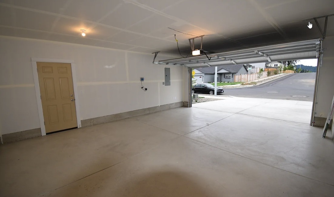 Garage - 5101 Holly St