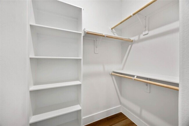 Building Photo - 4624 Mayflower St
