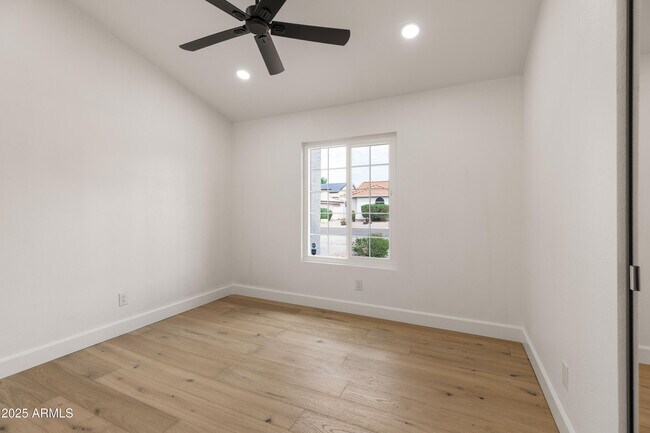 Building Photo - 9009 E Sahuaro Dr