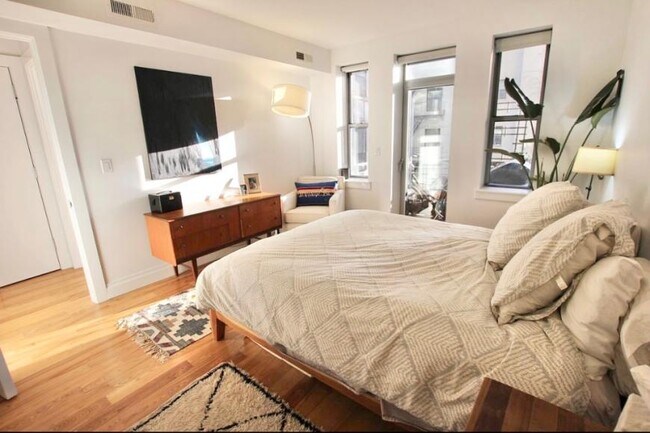 Building Photo - 2 bedroom in Brooklyn NY 11211