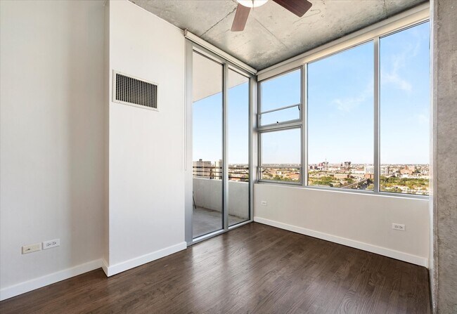 Building Photo - 1720 S Michigan Ave