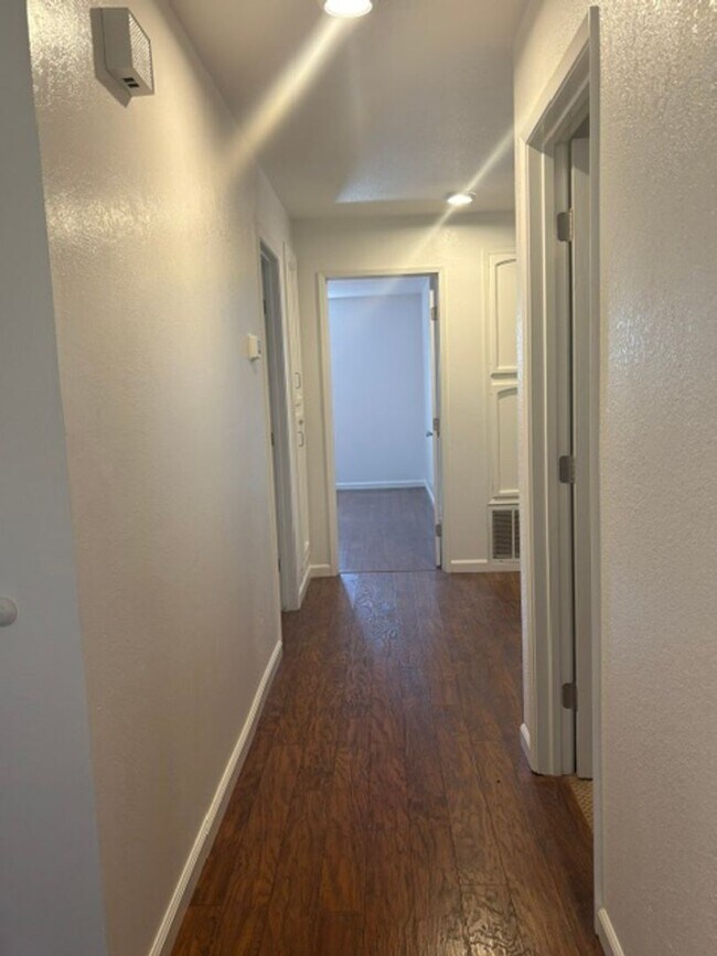 Building Photo - 12499 Incline Dr