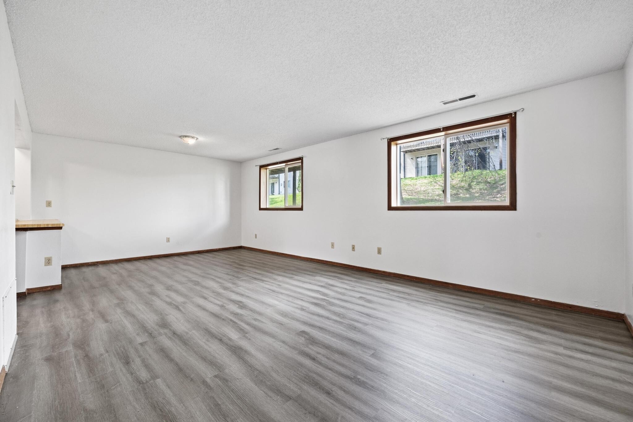 Building Photo - 740 Westwinds Dr