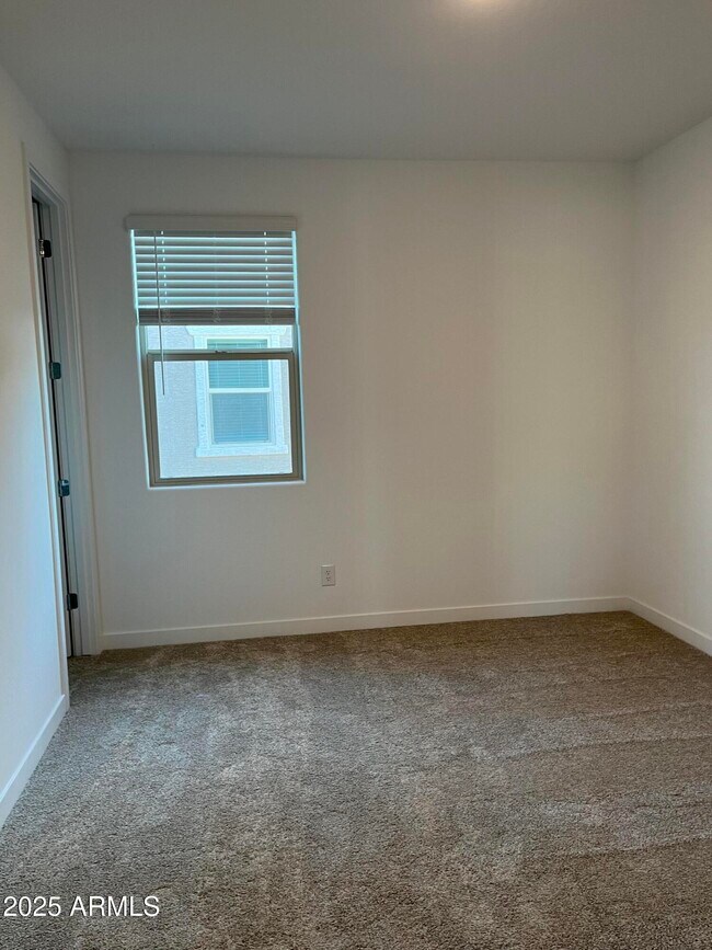 Building Photo - 9426 W Sells Dr